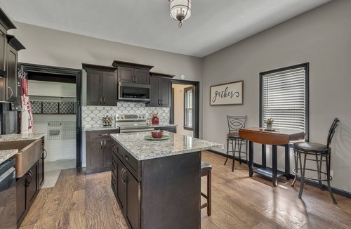 Clarksville Condo | Unit #1 117 Marion St
