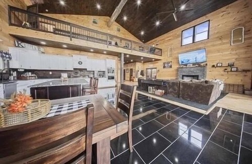 Catlettsburg House | Unwind in a Spacious Kentucky Barndominium Ideal for Vacations and Events.