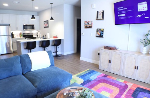 Rogers Apartment | Unwind in Comfort –w/Cozy Sectional, Gym & Pool, No Cleaning fee