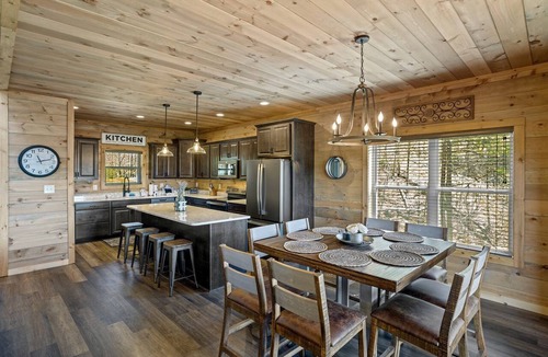 Gatlinburg - Pigeon Forge Cabin | Unwind in this Luxury Glamping Cabin in Sevierville, Tennessee
