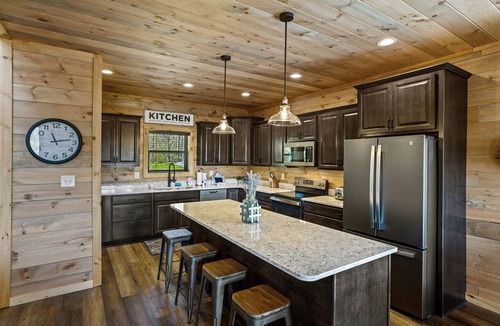 Gatlinburg - Pigeon Forge Cabin | Unwind in this Luxury Glamping Cabin in Sevierville, Tennessee