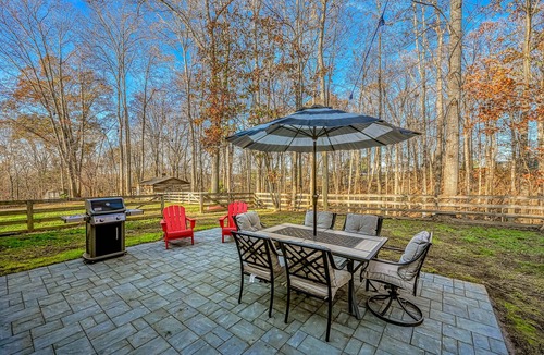Louisa House | Updated dog-friendly house with water access, firepit, WiFi, & boat slip launch