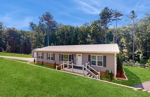 Clarkesville House | Updated kitchen, outdoor seating, drive to all the area waterfalls