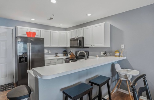 Kaiser Condo | Updated Lakefront Condo 2/2, Amazing Views, Location, Pool, Waterfront Patio!