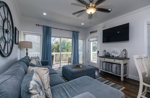 Edisto Island Condo | Updated Second Floor Condo w/Free Pool Access; Direct Beach Access; Cable TV/WiFi Access