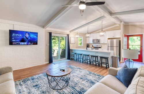 Terrell House | Updated & Beautiful Lakefront Cottage on Deep-Water Cove! "13 ft Deep Off Dock"