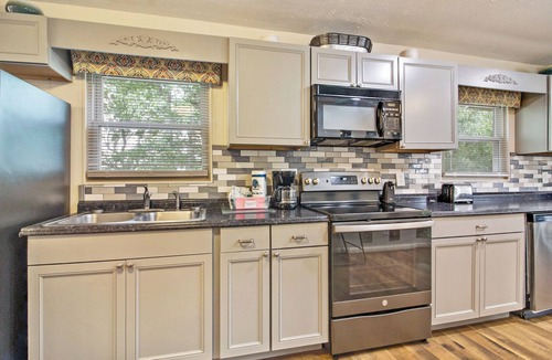 Lake Tansi Condo | Upgraded 3BR Comfort & Cozy Vibes!