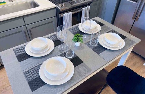 Charlotte Apartment | Upscale 2 Bed Suite—In Waverly!