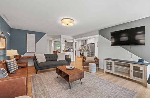 Greer House | Upscale 4/3 Greer Retreat w/Fire Pit 5 min to DT