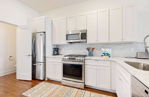 Hillsboro West End House | Upscale hideaway with rooftop deck - walk to Hillsboro Village & near downtown
