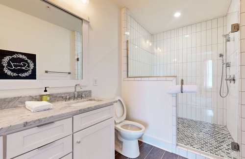 Hillsboro West End House | Upscale hideaway with rooftop deck - walk to Hillsboro Village & near downtown
