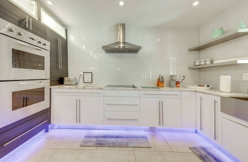 Santa Barbara Estates House | Upscale Home w/Hot Tub: Walk to Pompano Beach!