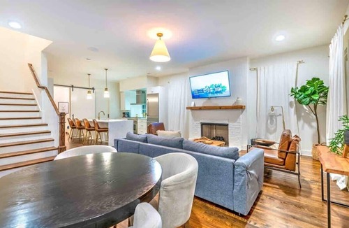 Hillsboro West End House | Upscale Luxury 13 Beds Karaoke Swanky Game Room!