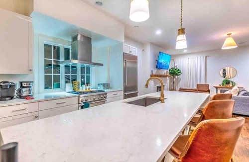 Hillsboro West End House | Upscale Luxury 13 Beds Karaoke Swanky Game Room!