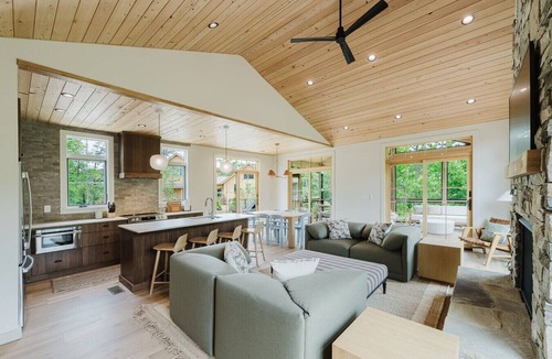 Old Fort House | Upscale Newly Constructed Trailside Cabin Near Asheville