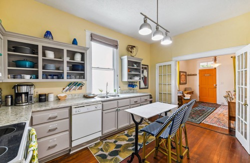 Faubourg Delachaise House | Uptown double near shopping, restaurants and bars!