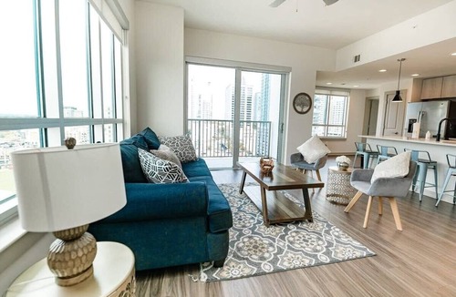 Third Ward Apartment | Uptown Fully Furnished 2BR Apartment by RedAwning