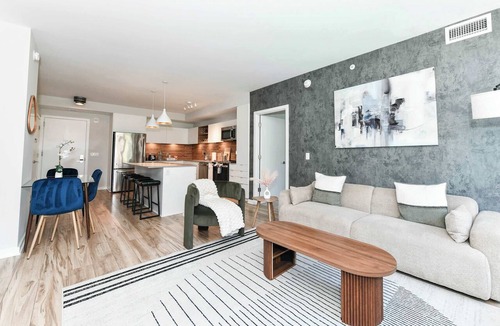 Crystal City Apartment | Urban 2BR Getaway with Rooftop Views, Gym & Parking