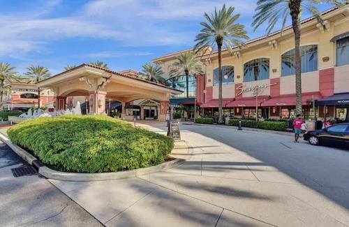 Poinciana Park Apartment | Urban Escape 1BR Retreat Near Las Olas