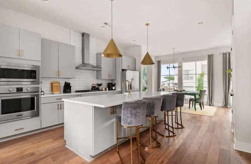 Nashville Villa | Urban Oasis | Rooftop Retreat + Private Parking