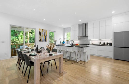 Old Fourth Ward House | Urban Oasis walk to restaurants park with jacuzzi and rooftop