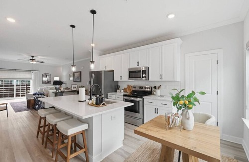 Downtown Chattanooga Villa | Urban Southern Getaway|Game Room & Golf Range Net