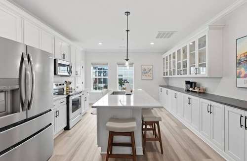 Downtown Chattanooga Villa | Urban Southern Getaway|Game Room & Golf Range Net
