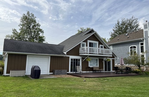Howell House | Vacation at the Lake