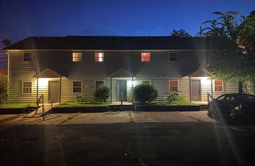 Hardy Apartment | Vacation Condo #5 2BR with full kitchen, walk to river and shops, pets welcome