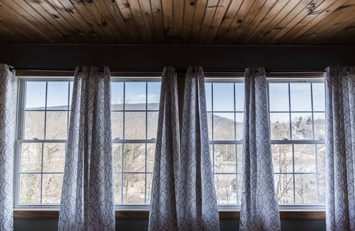 Bolivar Apartment | Vacation Rental: The Loft at the Barn