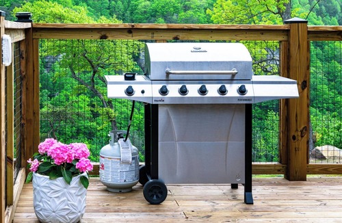 Pikeville Cabin | Valley View Glamping Dome - Cliffside Hot Tub - Tennessee Wilderness