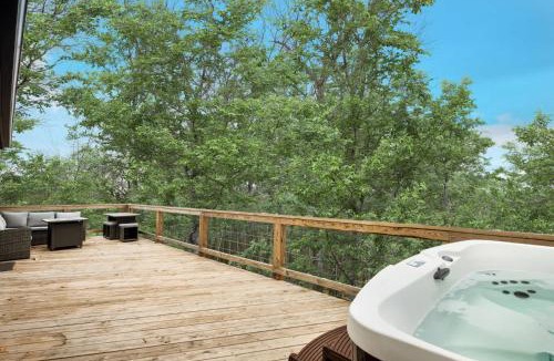 Sleepy Hollow Ski Chalet | Valley Views Hot Tub Deck Screened Porch & WiFi