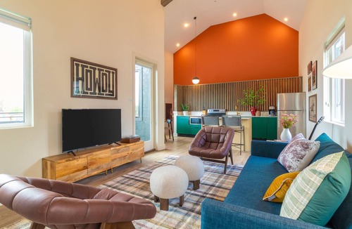 Buena Vista Apartment | Vaulted Ceilings + Open Layout | Germantown Eats + Nissan Stadium | Conway