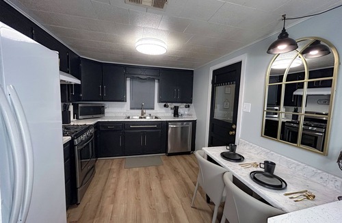 Fort Smith House | Very cute 3 bedroom house, BBQ, fire pit, outdoor movie, pizza oven, gated