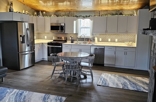 Kuttawa House | Very nice home minutes from the water in peaceful setting
