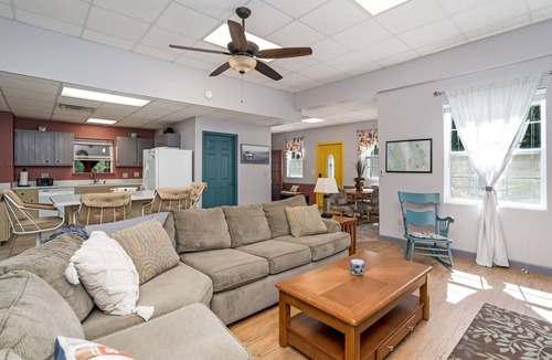 Eddyville House | Very peaceful Home with Lake Barkley in your back yard! Private Dock Sleeps 8