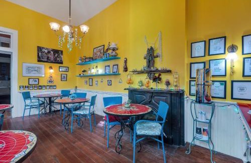 Esplanade Ridge Bed & Breakfast | Vibrant retreat w balcony near French Quarter