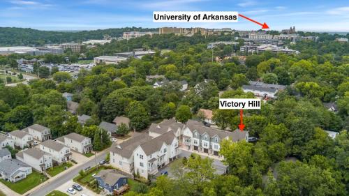 Fayetteville House | Victory Hill-Half Mi to Campus & Downtown