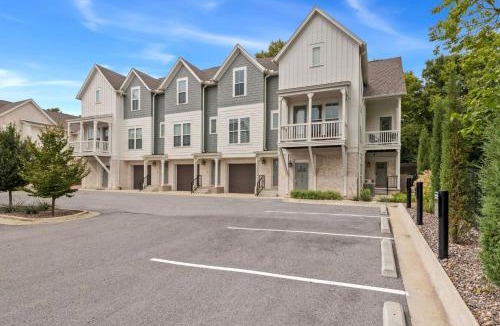 Fayetteville House | Victory Hill-Half Mi to Campus & Downtown