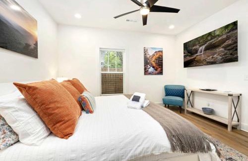 Fayetteville House | Victory Hill-Half Mi to Campus & Downtown