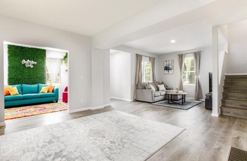 Near Northwest House | Victory Villa - 5 BR 5 Min From CampusND Living