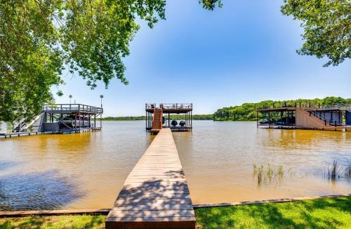 Log Cabin House | Views & Private Dock: Lakefront Eustace House!