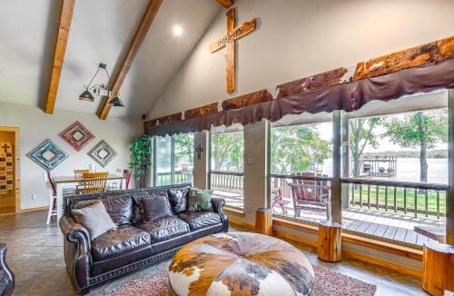 Log Cabin House | Views & Private Dock: Lakefront Eustace House!
