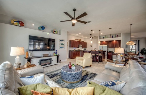 Cape Coral House | Villa 16 Peaceful Waterside Home Walk to shopping and Restaurants. NEW TO RENTAL