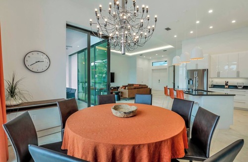 Pelican House | Villa Alexander