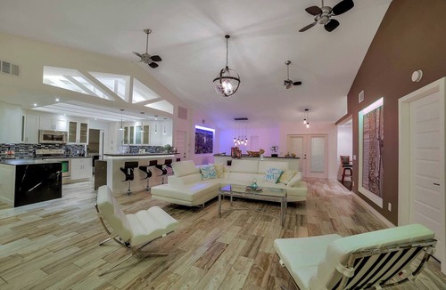 Pelican House | Villa Camelot