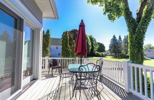 Harbor Springs House | Villa East - Main Street! 4BDR 3.5BATH - Sleeps 10!