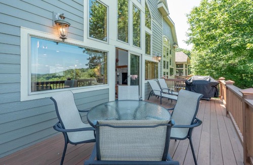 McHenry House | Villa Lago