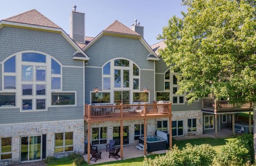 McHenry House | Villa Lago