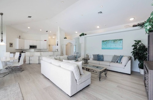 Pelican House | Villa Sandsation